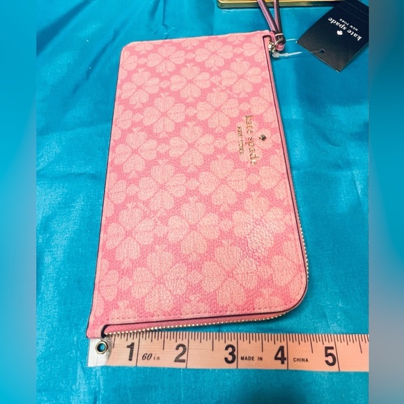 Kate Spade Wristlet Pink on Pink 8” x 5” NWT Spade Flower Parisian Print Medium - Picture 9 of 9